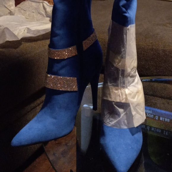 Boots - Picture 4 of 4